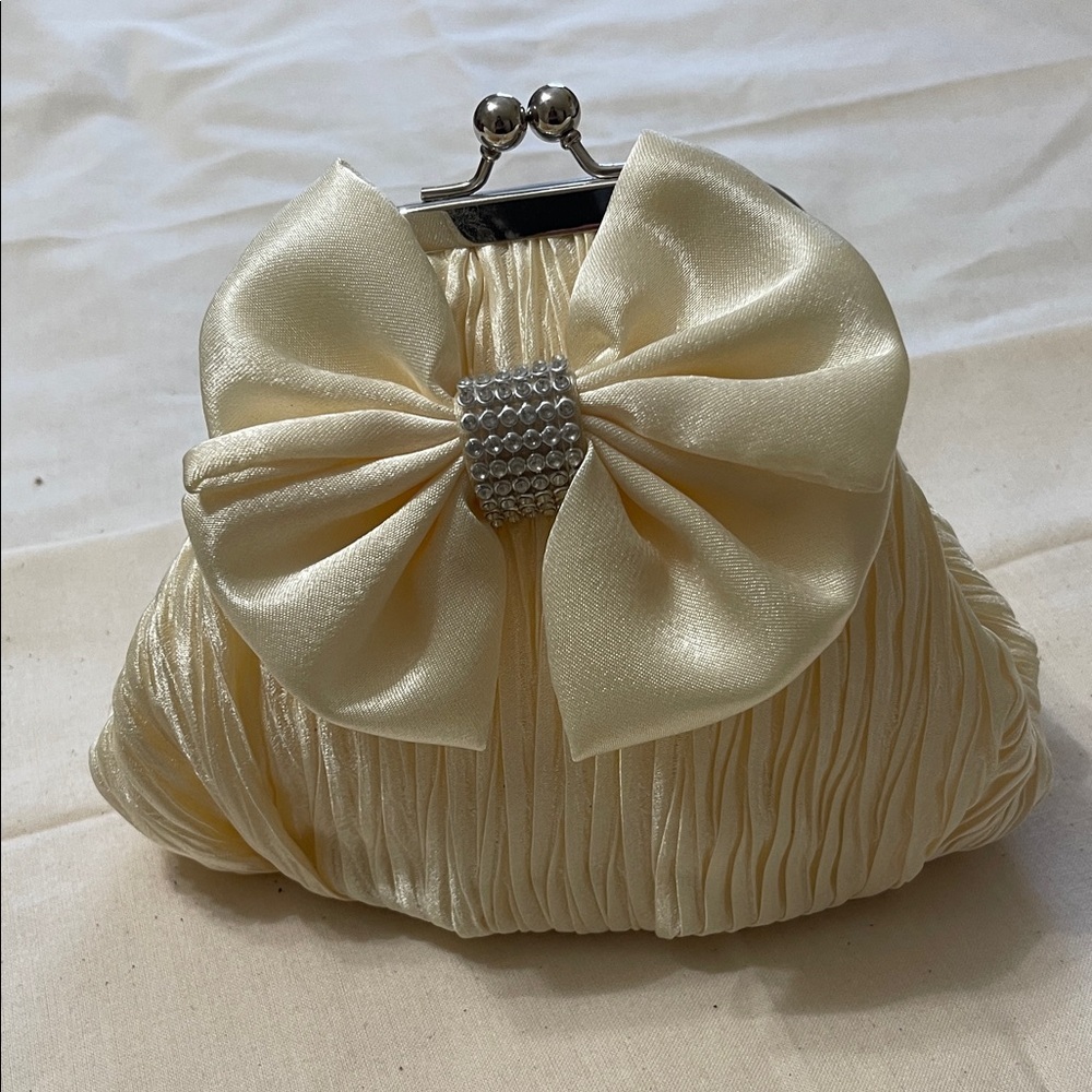 Elegant Ivory Pleated Satin Clutch Purse With LG Bow & Rhinestones. P